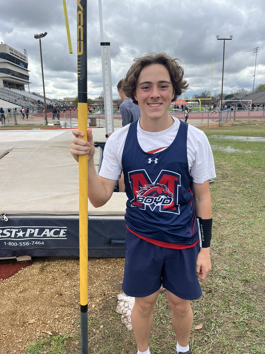 First place for Ryu in JV boys Pole Vault clearing 11’6”!!! <a href="/McKinneyBoydXC/">McKinney Boyd T & F</a> <a href="/CoachTraylorMED/">Coach Traylor 🇵🇦</a>