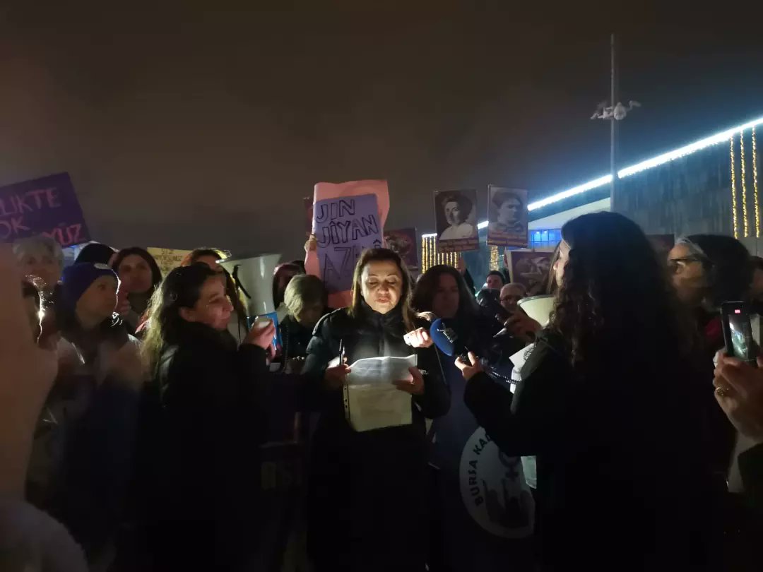 BadisSendika's tweet photo. Bursa Kadın Platformu'nun düzenlediği 8 Mart Dünya Kadınlar günü yürüyüşüne katıldık. 

'Kadınlar Güvencesizliğe, Şiddete Karşı Yürüyor'

#8Mart2024 https://t.co/ceAYsy8rnt