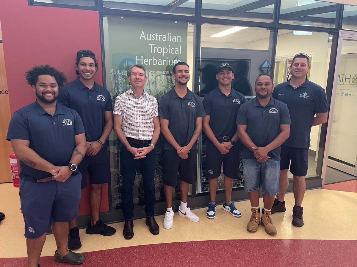 This week @ciehfcoe hosted a group of amazing Master Reef Guides at our headquarters on James Cook University's Nguma-bada Smithfield campus. We toured facilities and collections, showcasing the integration of Indigenous knowledge and cutting-edge scientific research.