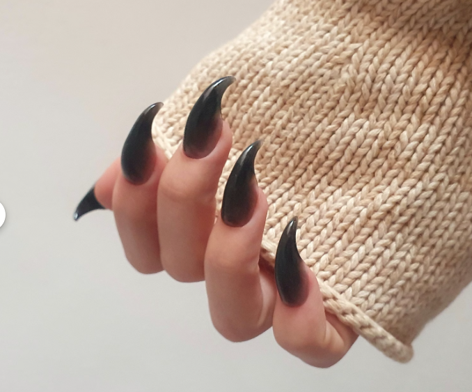SiltaYT's tweet photo. Need fake animal claws like these for body euphoria tbh https://t.co/DQRCRcb1hj