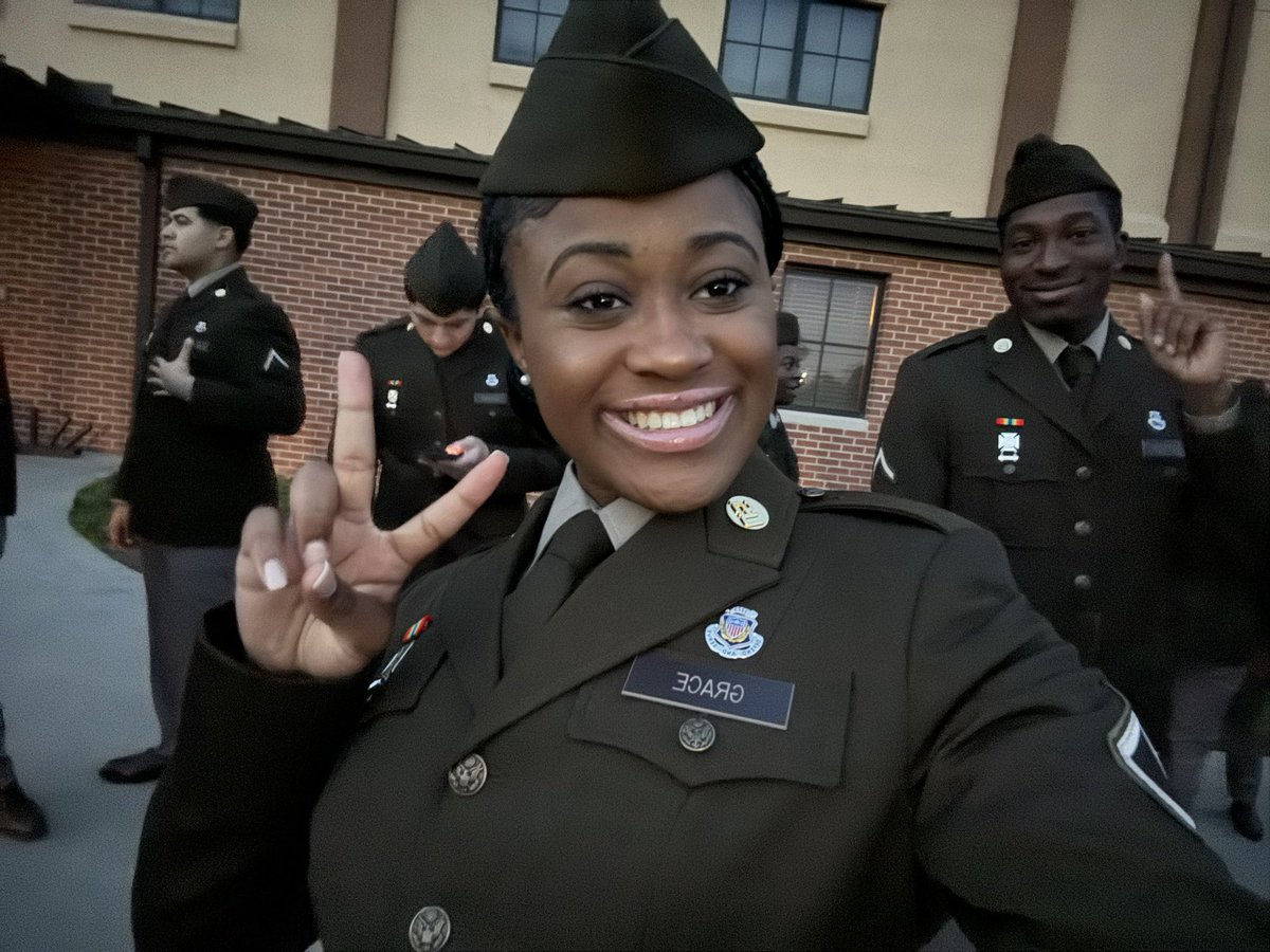 chanelwyd_'s tweet image. nen i graduated AIT today 🪖😘
#ArmyPride