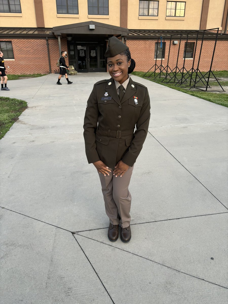 chanelwyd_'s tweet image. nen i graduated AIT today 🪖😘
#ArmyPride