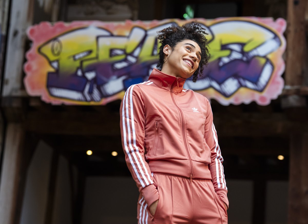 The_Globe's tweet image. It is the east, and Juliet is the sun.

❤️ #RomeoAndJuliet #InternationalWomensDay
📸 Tristram Kenton