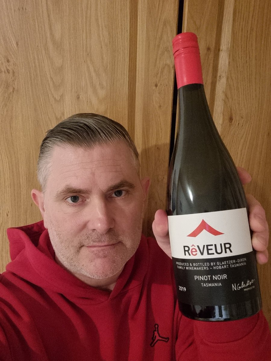 Stunning @GDF_WINE 'Reveur' pinot noir tonight. Gorgeous, silky red fruits up front evolve into subtly intense black fruits and a touch of cinnamon on the lovely, lingering finish. Superb now and will go easily go to 2030 (likely 2035) & beyond. #wine #winelover #winelovers