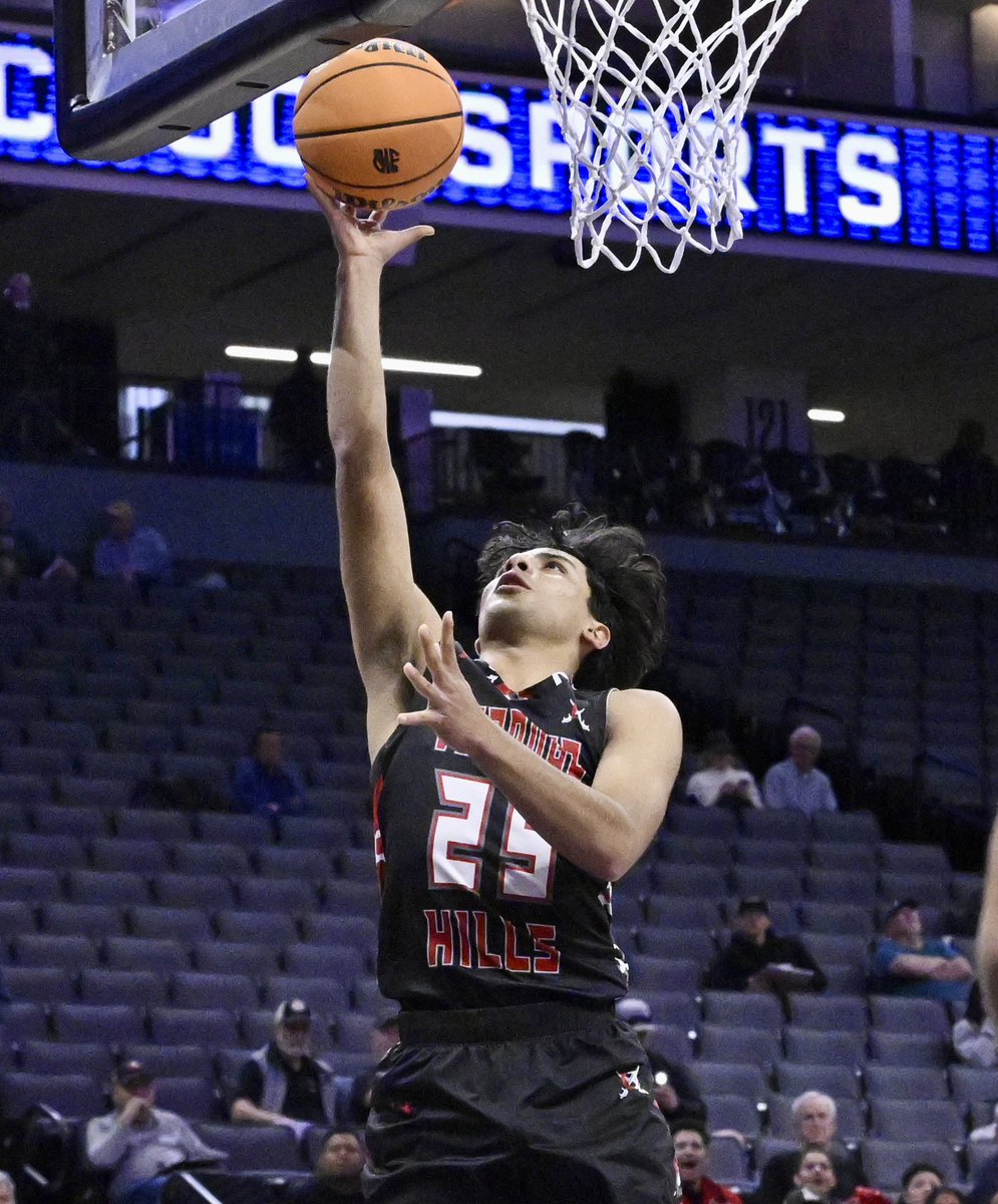 photowkb's tweet photo. Verdugo Hills takes on Athenian during a CIF State Division V boys basketball championship game at the Golden 1 Center in Sacramento. @CIFState #cifstate @cifss #cifss #verdugohills #athenian #basketball #championships @SGVNSports @haleymsawyer @NikonUSA #Nikon @ocvarsityguy https://t.co/cNrZwbdl7n