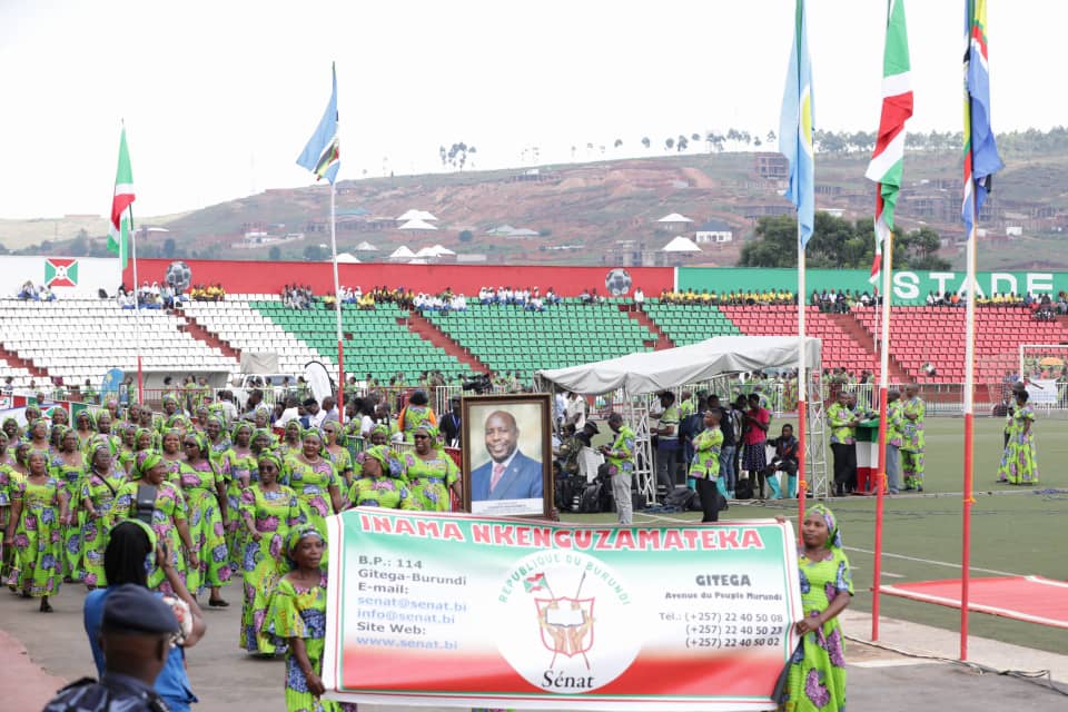 S.E le 1er Ministre, Lt-Gén Pol #Ndirakobuca_Gervais et son épouse ont pris part aux cérémonies marquant la célébration de journée internationale de la femme à Gitega. Ces dernières ont été réhaussées par la présence du Chef de l'État Evariste Ndayishimiye.