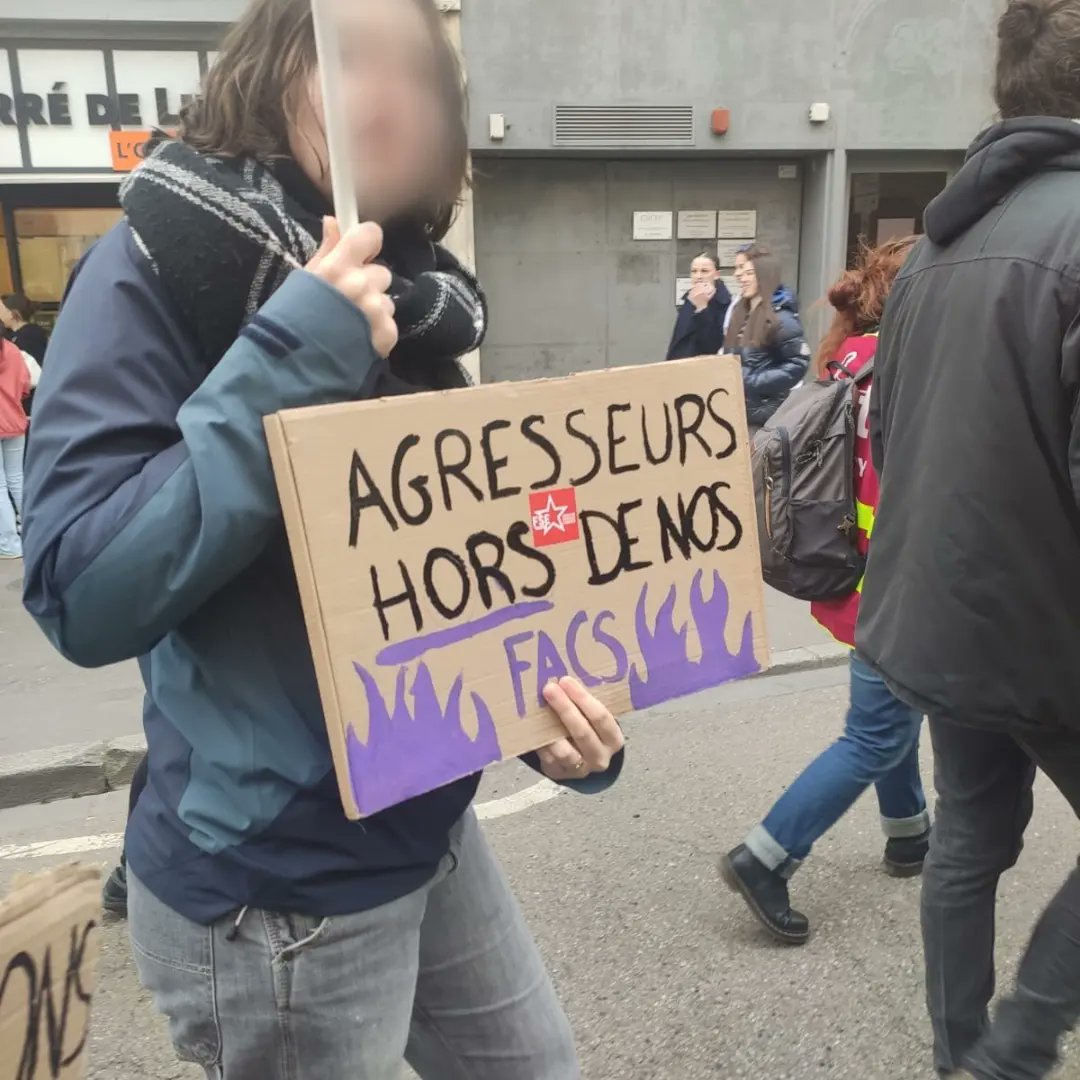 FseNancy's tweet photo. 🟣 Nous étions présentes cet après-midi à la manifestation à l'occasion de la Journée Internationale de Lutte pour les Droits des Femmes, pour porter haut et fort nos revendications féministes et notre soutien aux femmes palestiniennes

Vive la lutte de toutes les opprimées 💥💥 https://t.co/nYuqij0LVq