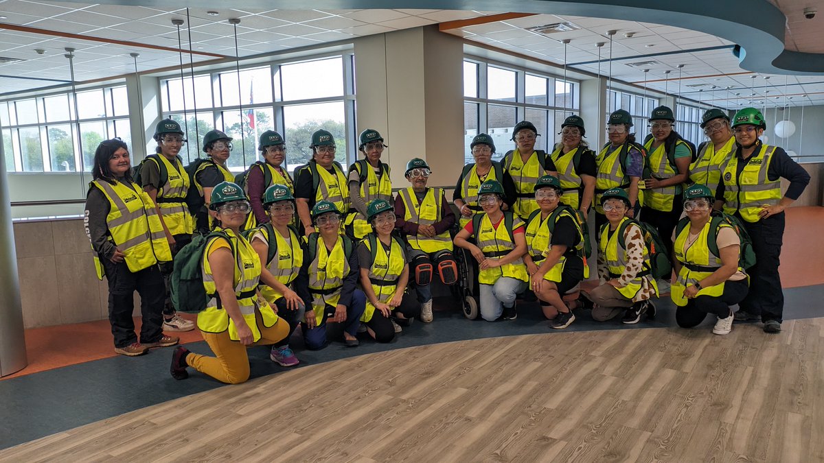 RivasWraparound's tweet photo. Parents @ScarboroughElem  attending the CERT (Community Emergency Response Team) training receive their own first aid and emergency response equipment! @HISD_Wraparound https://t.co/Le70OJPFQS