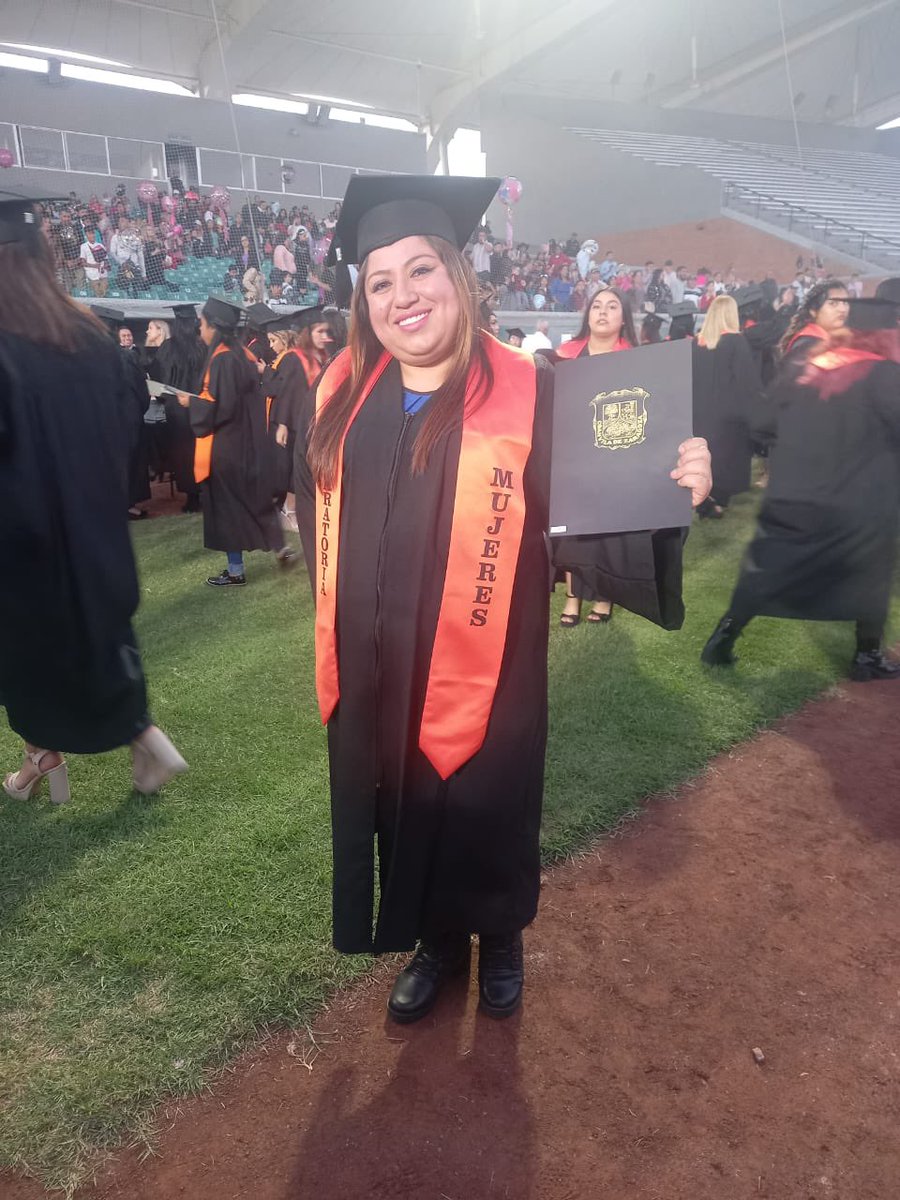 agalindocepeda's tweet photo. El 49% de la niñez refugiada en edad escolar son niñas q han sido integradas en alguna escuela de la comunidad.2 mujeres terminaron el bachillerato 3 se han graduado de universidad y 3 están cursando su carrera. La educación como derecho para todas las mujeres y niñas #refugiadas https://t.co/Q8Mt9dyKNq