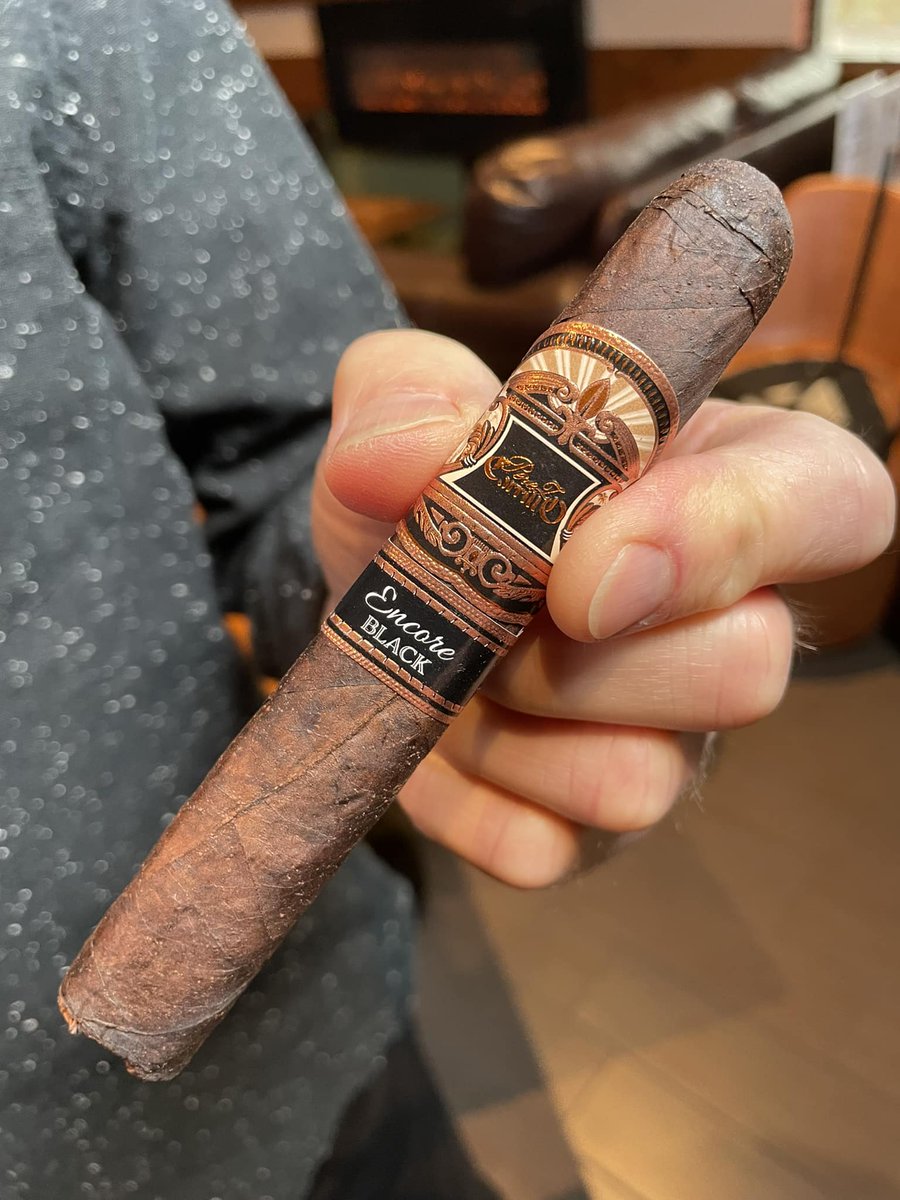 Gary had a chance to enjoy the new @EPCarrillo Encore Black. We have an in-depth review coming soon. Stay tuned. #cigar #cigars