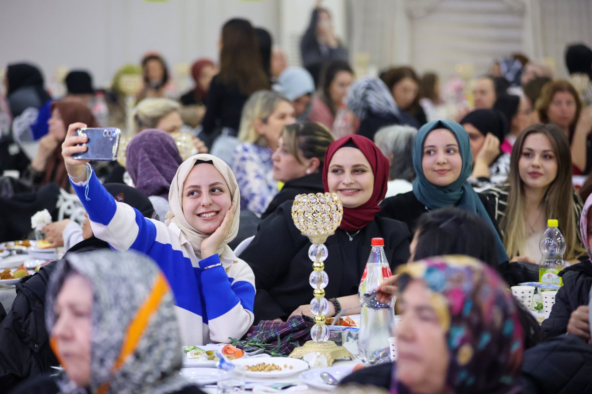 usakbld's tweet photo. 💁🏻‍♀️ Kadın Koordinasyon Merkezimizin şehrimizde yaşayan kadınlarımıza özel gerçekleştirdiği “80’ler, 90’lar Gecesi” renkli ve eğlenceli etkinliklere sahne oldu. https://t.co/5u9mh5RTX8