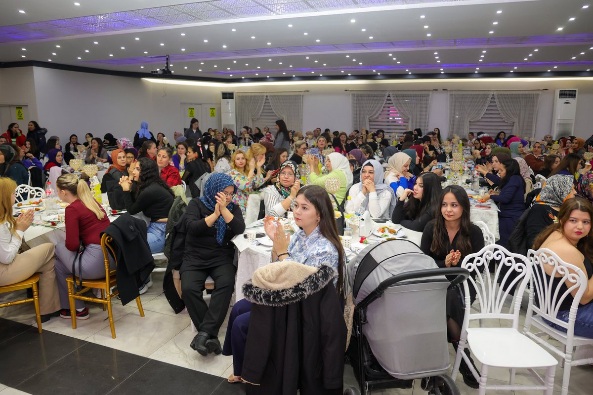 usakbld's tweet photo. Belediye Başkanımız Sayın Mehmet Çakın’da kadınlarımızla buluşarak onların gününü kutladı ve güçlü projelerle kadınların hayatlarına değer katmaya devam edeceklerini vurguladı. ✅ https://t.co/2UBSPWttg9