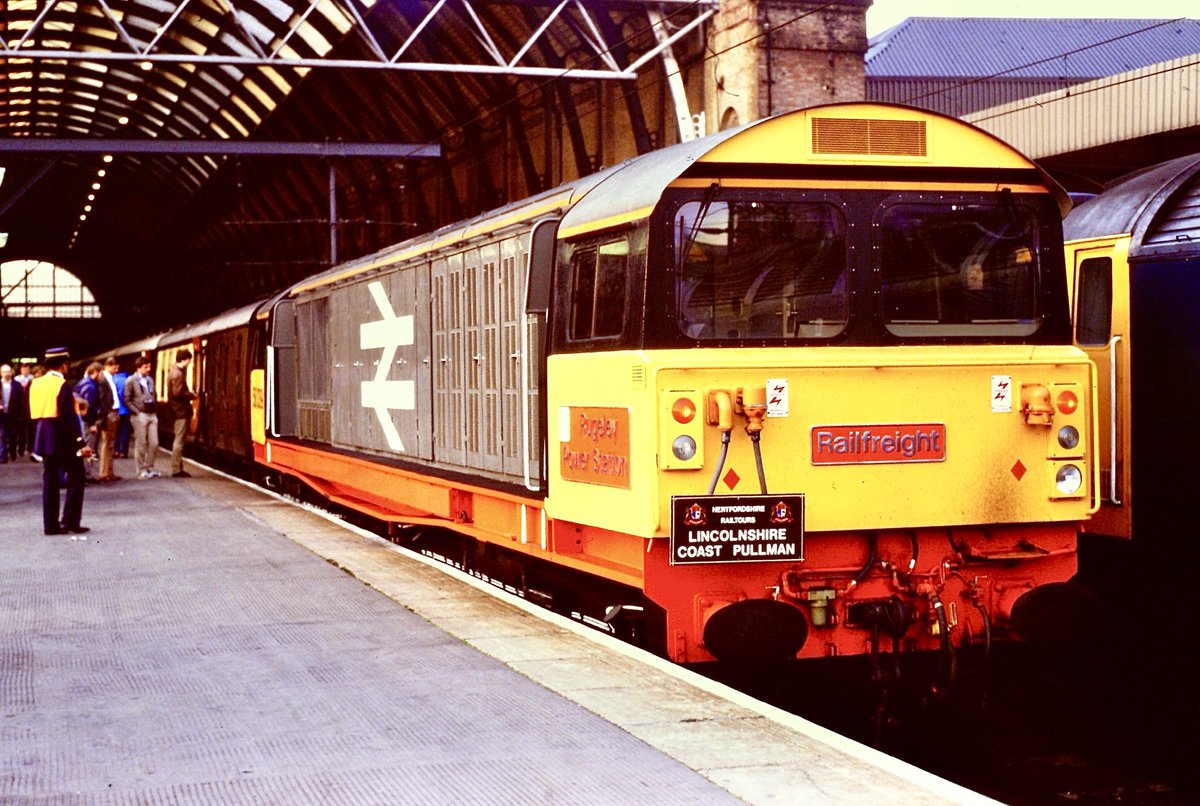 Time for a Friday night treat! Guess the year and the Class 58 working the Lincolnshire Coast Pullman Charter from London Kings Cross