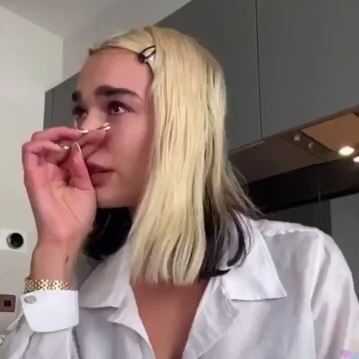 leyna_aurelia's tweet photo. Christina Cordula qui parle de la perte de son frère je vais déjà me mettre a chialer faut pas faire ça 😭
#DALS https://t.co/4DNnOxFIAs
