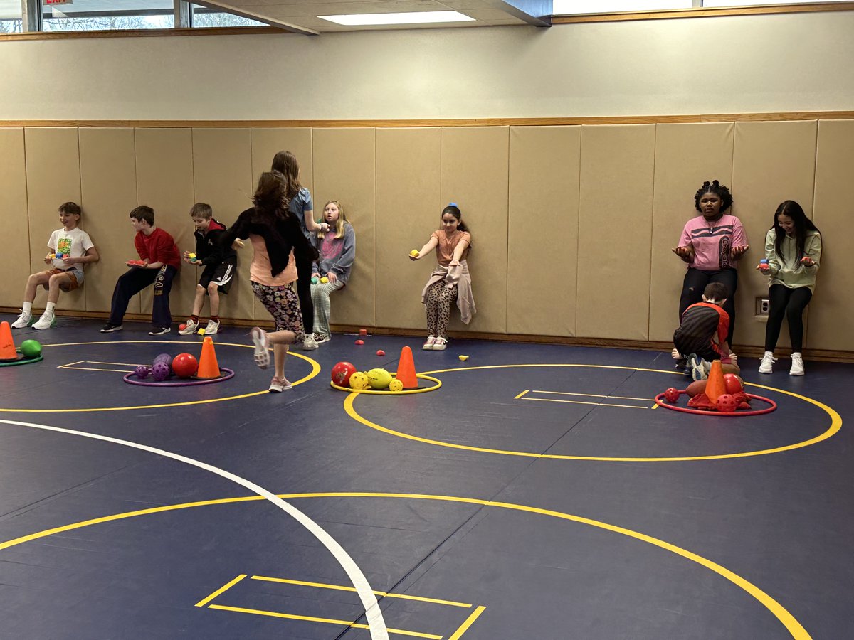 AbdoDavis's tweet photo. Noodle Bits and Wall sits🤪
Focusing on muscular 💪, endurance, and teamwork in #PhysEd‼️
 
@WestGeneseeCSD https://t.co/DsU9okm1Lm