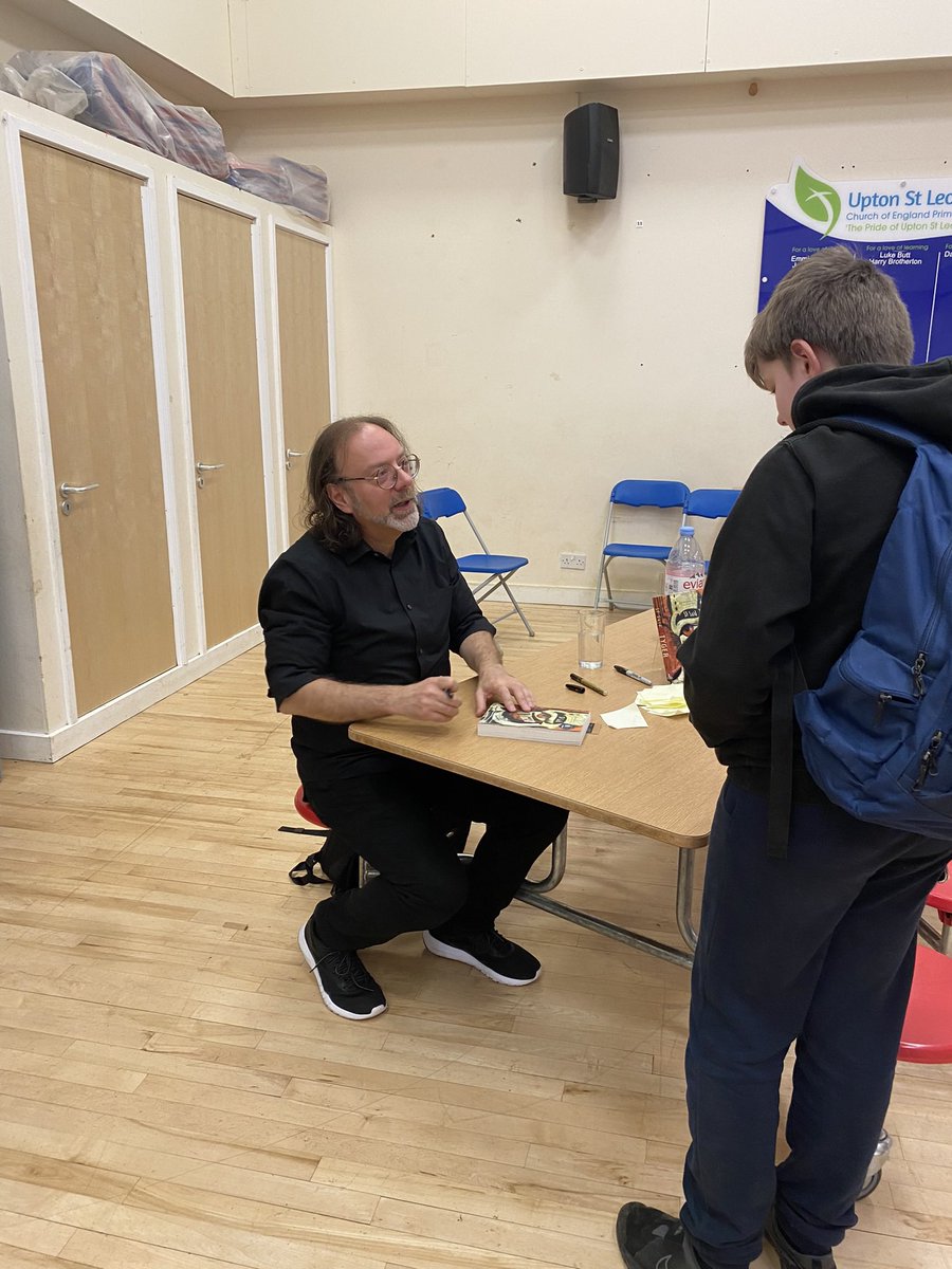 USLSchool's tweet image. And that’s a wrap on this years USL Literature Festival! It was bigger and better than ever! Thank you so much @sophyhenn @whatSFSaid @MrSteveAntony @edgechristopher 
Our children were so inspired and excited by your visits #readersforlife #authorsrock #illustratorsrock 📚❤️