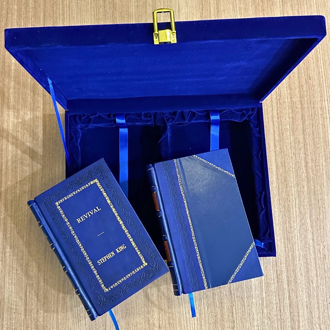 RareBiblio's tweet photo. #Revival by #StephenKing in our exclusive super deluxe edition and deluxe edition with customized spine. 📘🎁
Crafting unique book boxes that house your favourite stories. ✨

https://t.co/9kDtMywA9z / @rarebiblio 🪡📖 https://t.co/5YVQixy7PK