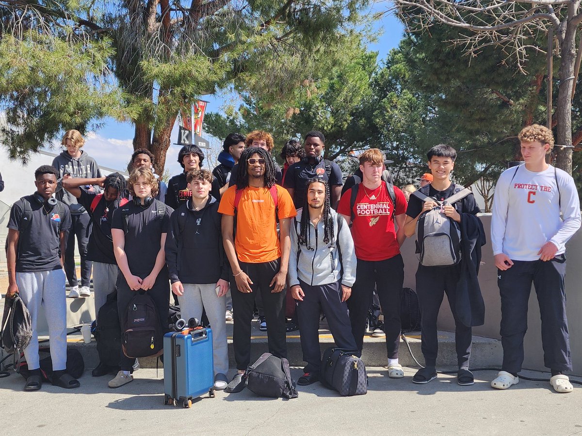 CentennialHawks's tweet photo. Send off for our boys basketball team as they head to Sacramento for the CIF championship.@KernHighNetwork @CifCentral @PAGMETER @paulmeadors @Pdouble_33 @gabecamarillo_ https://t.co/wS9WV2S9g3