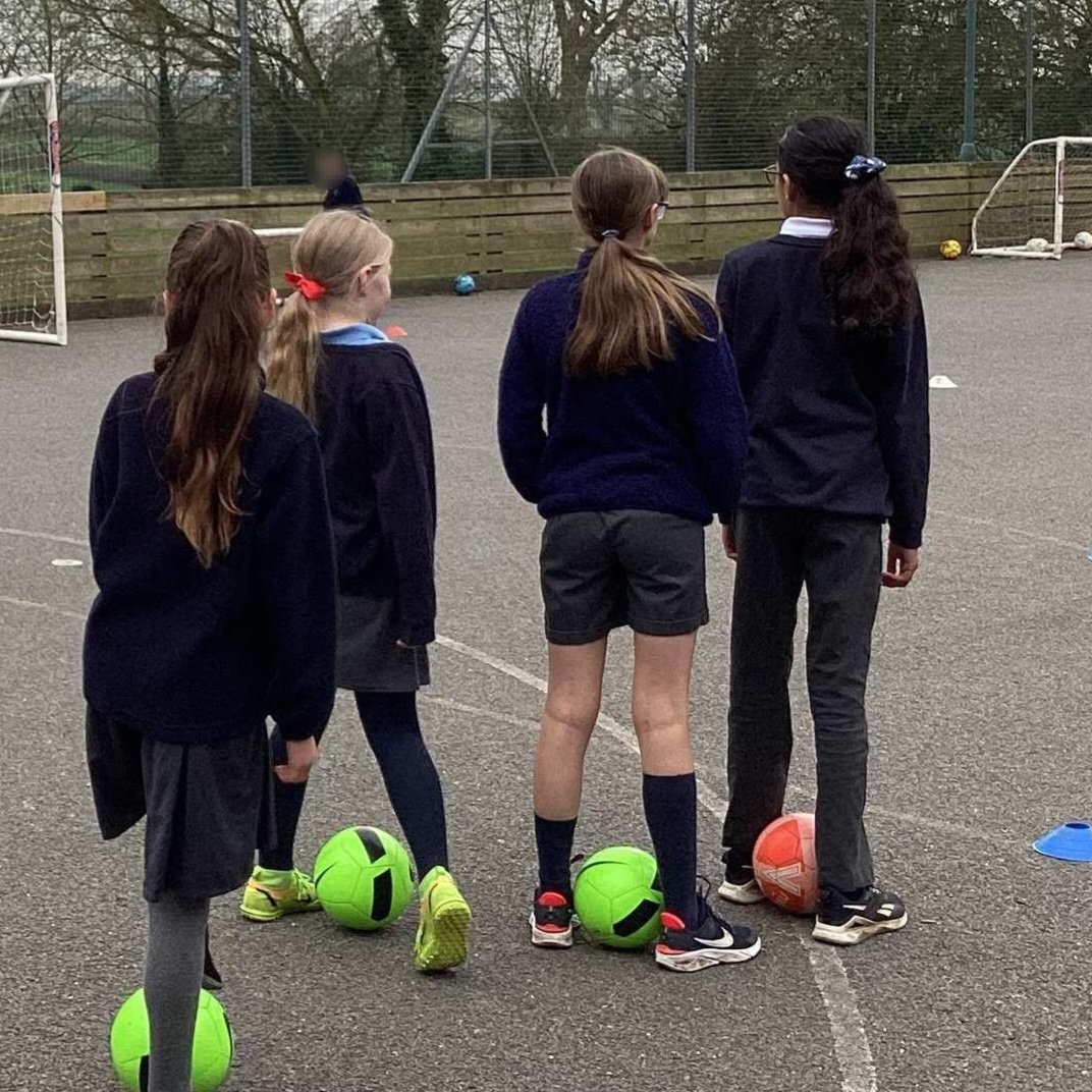 A BIG thank you to the girls of <a href="/HoughtonPrimary/">Houghton CE Primary</a> for making us so welcome this International Women's Day #IWD    for their #letgirlsplay Biggest Ever Football Session
You were all a delight to coach and did brilliantly 👏 
💙🖤⚽️♀️💪