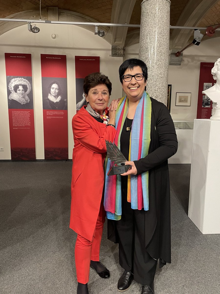 JbdaLala's tweet photo. #Tolerantia Award #Seyran Ates #Maneo Liebe Seyran,
von Herzen Glückwünsch zum Tolerantia Aword.
Du hast ihn verdient! https://t.co/D9g8QFtNYT