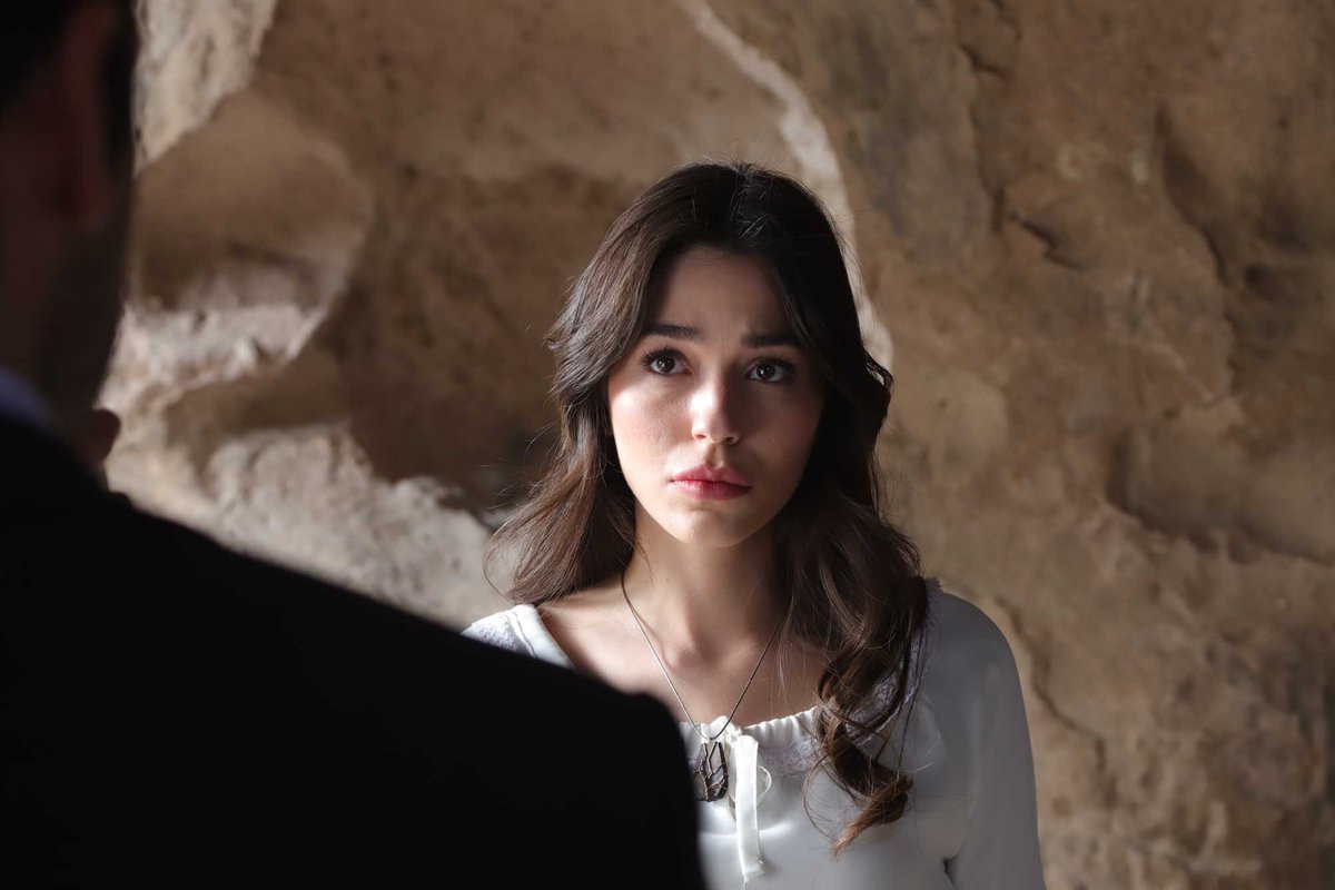 i7rlz's tweet photo. قصة المسلسل رهيبة 🖤
#KaraAğaçDestanı https://t.co/GBTKxplUAD