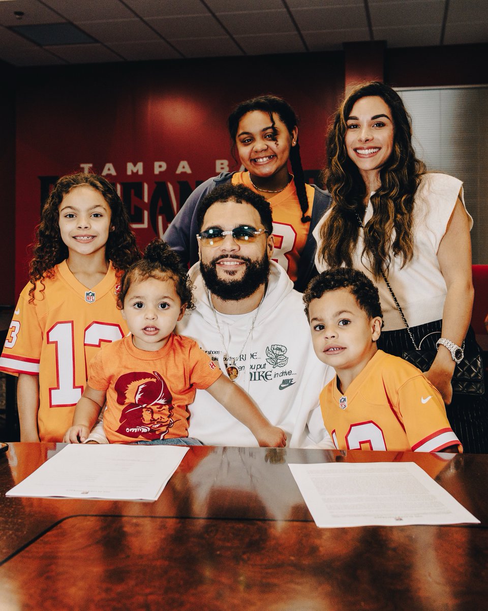 Buccaneers's tweet photo. Our Bucs family 🧡 https://t.co/v5KGlyvBAd