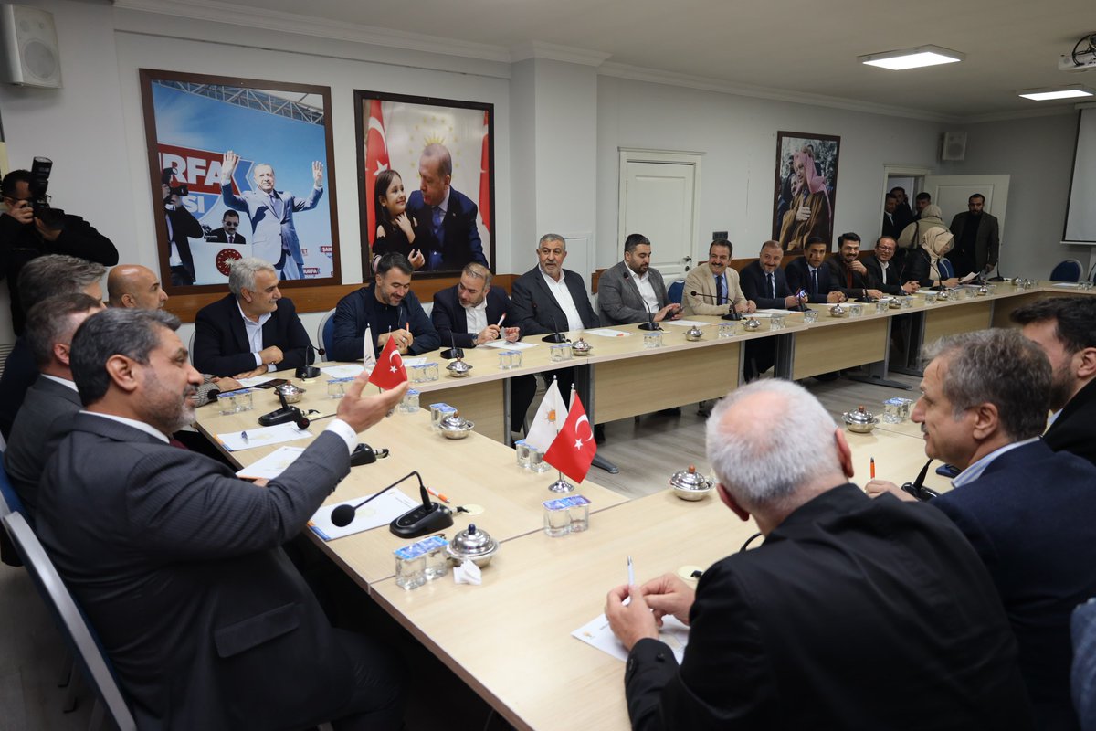 Elhamdulillah! Hazırlıklarımız tamam. 
Şanlıurfa Cumhurbaşkanı bekliyor…

Cumhurbaşkanımız, Genel Başkanımız Sayın <a href="/RTErdogan/">Recep Tayyip Erdoğan</a>’ın büyük Şanlıurfa mitingi öncesinde ilimize gelen Genel Başkan Yardımcımız, Teşkilat Başkanımız Sayın <a href="/erkankandemir/">Erkan Kandemir</a> ve heyeti ile il yönetim kurulu