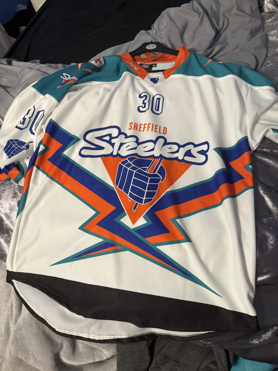 MissSarahNVS's tweet photo. New shirt added to the collection ☺️ my goalie when I was a baby 🙈🧡 @steelershockey https://t.co/Xcg7MsPRV8