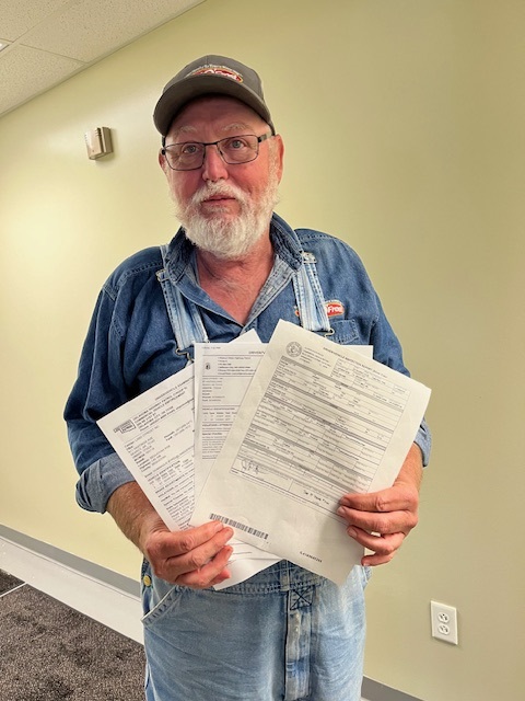 We are thrilled to recognize one of our exceptional drivers, Johnny Porter 🙌 He recently earned 3 clean DOT inspections by driving an outstanding 585,000 safe miles 🚛 We are immensely proud of Johnny's achievements and grateful for his commitment to safety. #LOFFamily