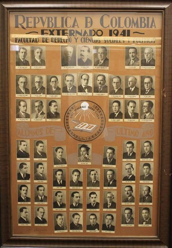 elmeroTenedor's tweet photo. Mosaico de graduados en 1941 de la Universidad Externado de Colombia, donde destaca la fotografía de la abogada Rosa Rojas Castro.

Ella se distinguió por ser la primera mujer abogada y jueza en Colombia.

Es hermoso recordar para inspirar.

8M ♀️💪🏻" https://t.co/xPUrSzjAao