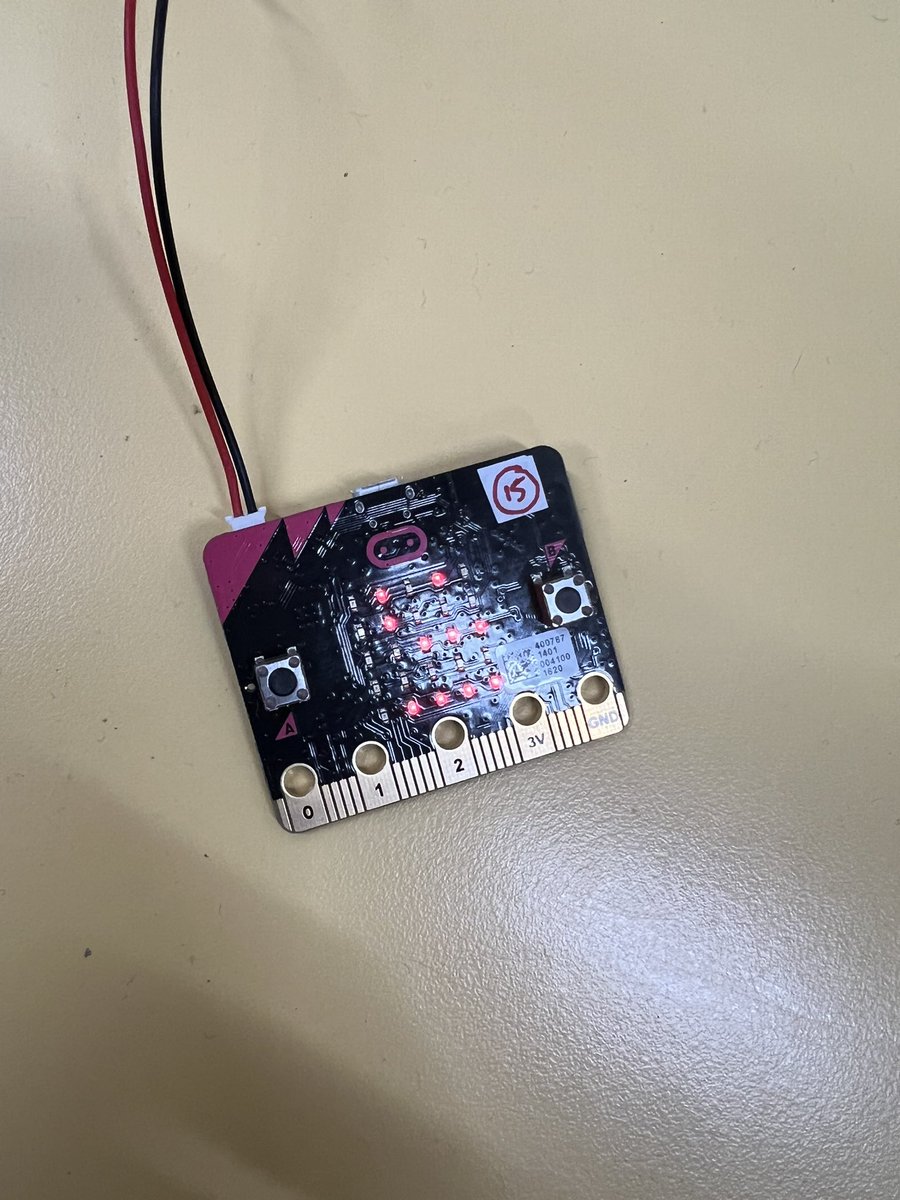 11thWishaw's tweet photo. Our Rainbows &amp; Brownies clocked up their steps to join with Brookvale Guiding to Walk to World.  With thanks to @MargaretsHigh for allowing us to borrow their micro:bits for the evening, we used them to record our steps.

🚶🏻‍♀️ 👩🏻‍💻 

@YoungSTEMLeader @GirlguidingScot @MrCScience https://t.co/wfFbYiTqr4