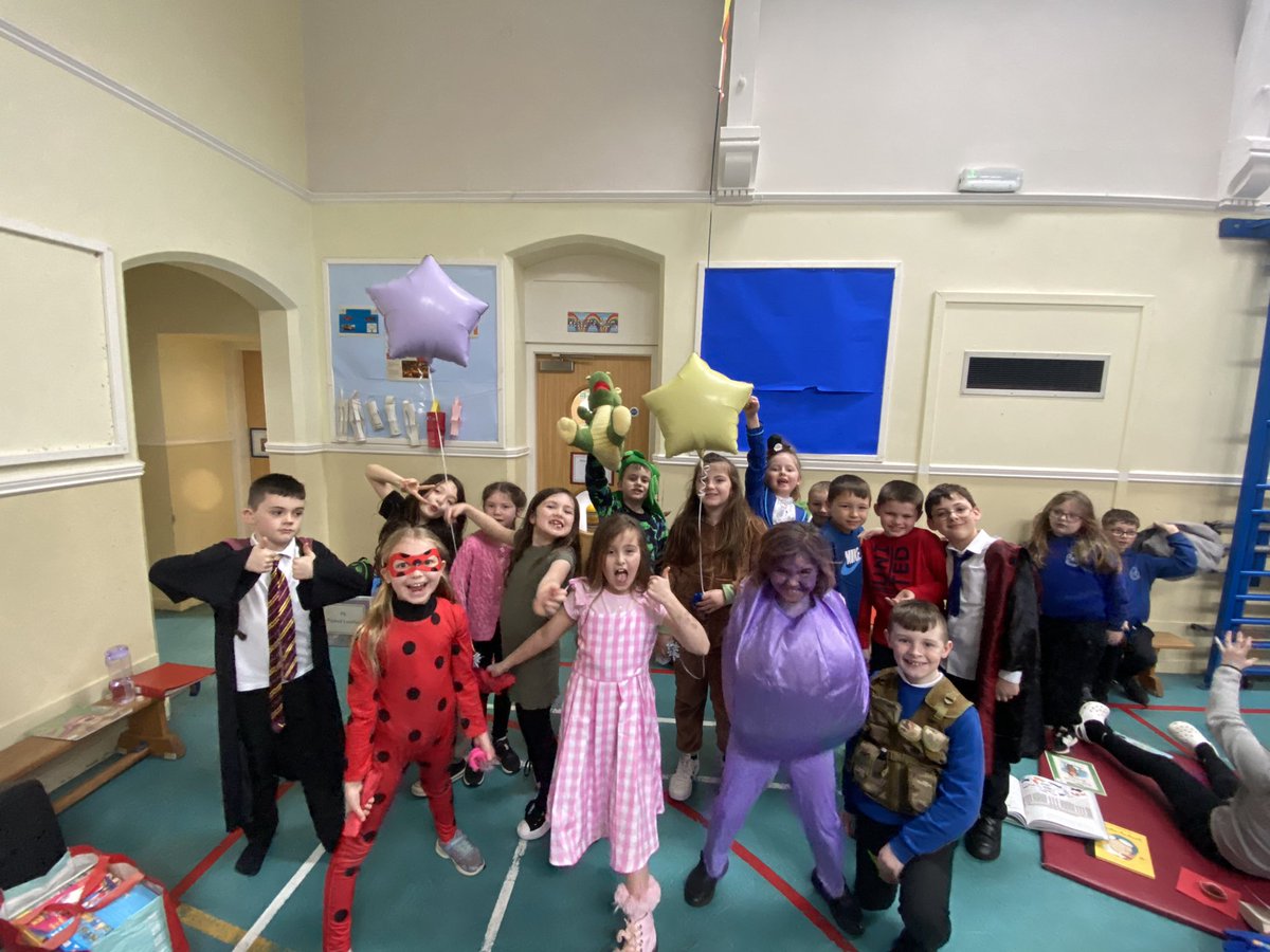 MissManson_APS's tweet photo. This week in P4… We had the best day celebrating World Book Day on Thursday! A big thank you to Maggie @Falkirk_LRS for our Book Chat and leaving behind a box of books that sparked our interests📚 We ended the day with P7 and P2/1 at the booknic😋 @airthprimary https://t.co/zK6ksVFvDO