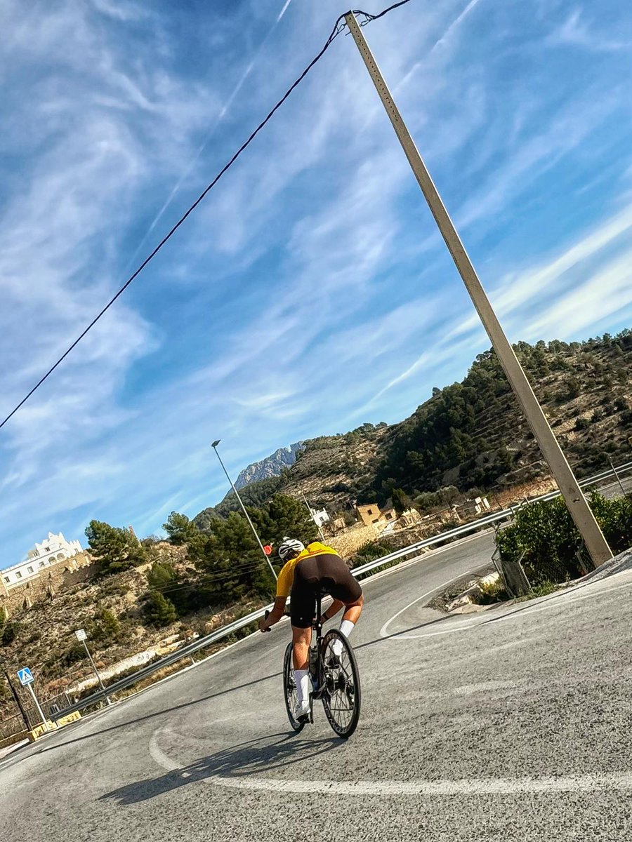 Ambasadorką najbliższej edycji KWK dla Amatorów będzie Kornelia Mikołajewska, wschodząca gwiazda kobiecego kolarstwa, która ścigać się będzie w tym sezonie w Cycleversum-Seres Slovakia Woman Cycling. Kornelia już jutro w Radiu Kraków!
carpathianrace.eu/kornelia/