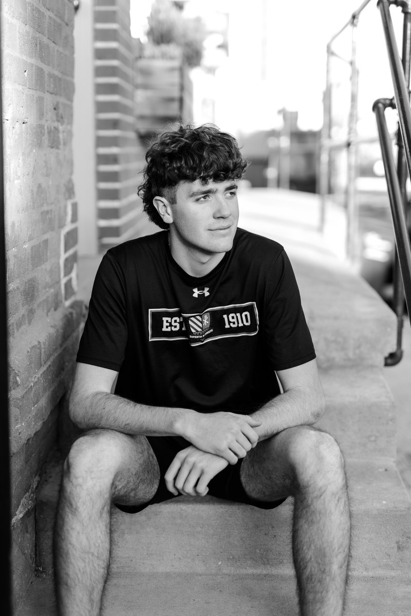 ActionShotsKC's tweet photo. I love an image that shows rich and vibrant color, but there is just something about a b/w photo! 📷❤️#timeless #classic
2024 Seniors it's not too late! https://t.co/C31ucVOdZJ https://t.co/qVj0DfpXfu