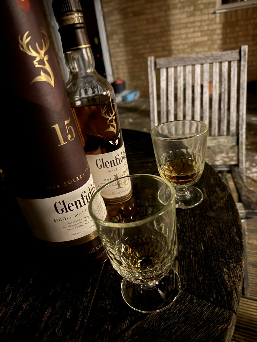 BlackKameSennin's tweet photo. Hier, je suis allé prendre une bouteille de son whisky préféré, je nous ai servi un verre, et je lui ai parlé, on s’est parlés, on s’est dit ces choses restées en suspens, on a versé à la terre rancœurs et douleurs et gardé, à jamais,que le meilleur.
 Repose en paix Papa❤️🕊️ https://t.co/A1Ki75u1ol