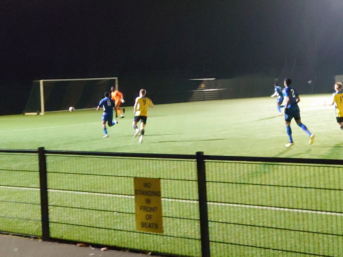 Half time - <a href="/IlfordFC1881/">Ilford FC</a> 0-1 <a href="/LittleOakleyFC/">𝐋𝐢𝐭𝐭𝐥𝐞 𝐎𝐚𝐤𝐥𝐞𝐲 𝐅(C)</a> - A stunner from visitors ten just before the half hour mark separates sides at Mayesbrook Park <a href="/EssexSenior/">Essex Senior League</a> #nonleague #nonleaguefootball