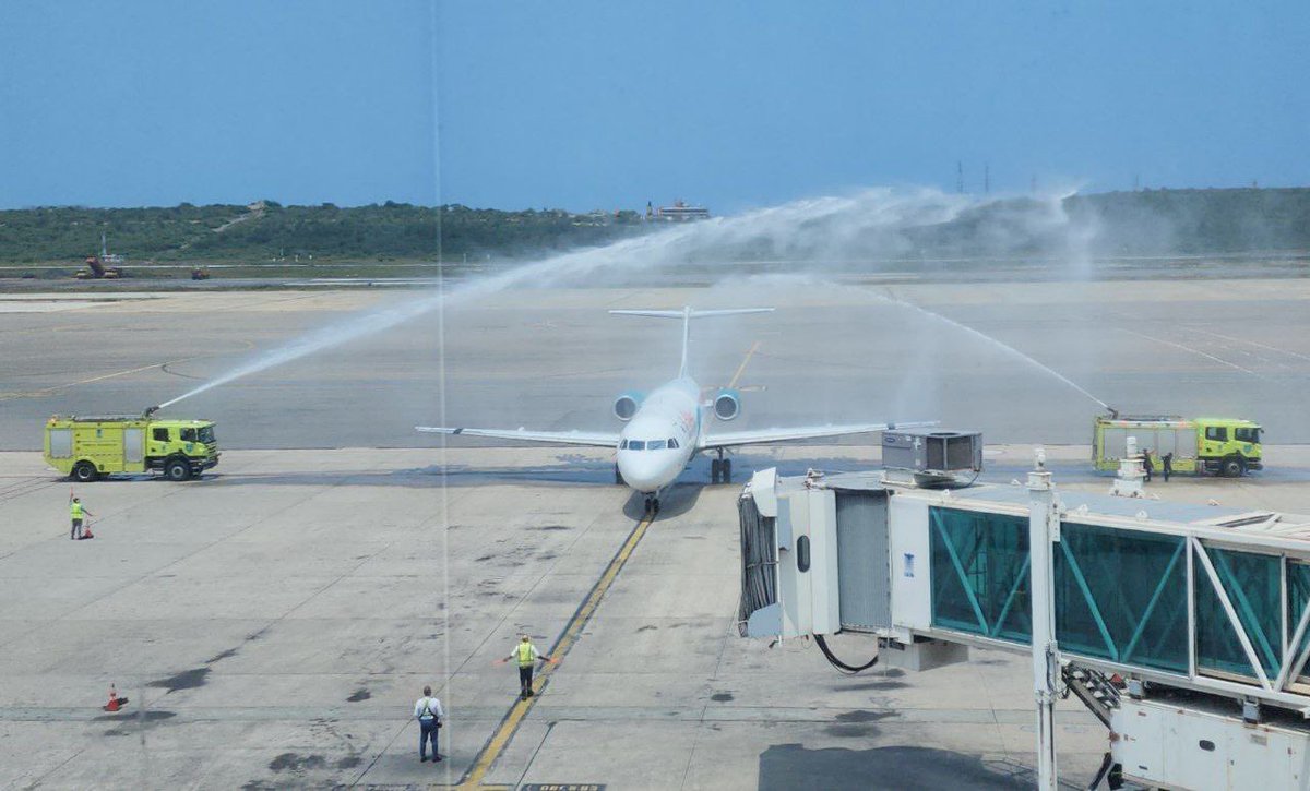 📢#Entérate | Hoy se celebró el vuelo inaugural Paramaribo - Caracas de la aerolínea Fly Allways, que conectará a los pueblos de Venezuela y Suriname de manera semanal, en el marco de la profundización de los lazos de hermandad y cooperación multisectorial entre ambas naciones.