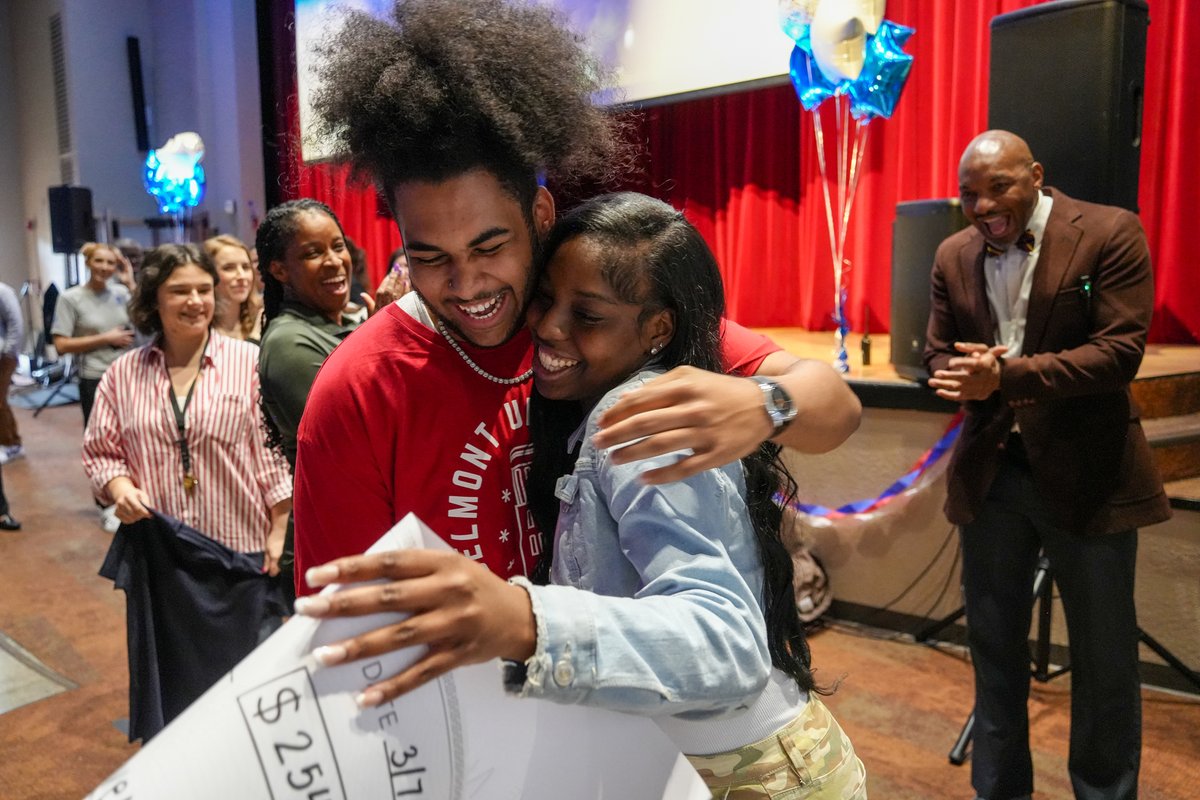 MarthaOBryanCtr's tweet photo. Please join #MOBC in congratulating the 5 @TopFloorSHS @StratfordSTEM1 Magnet High School students awarded scholarships to @BelmontUniv yesterday!! Nadyia, Andre, Zahara, Jennifer & Daniela were awarded 4 full-ride #BellTowerScholarships & 1 #FacultyScholarship!! #goals https://t.co/4gUvvOOrrE