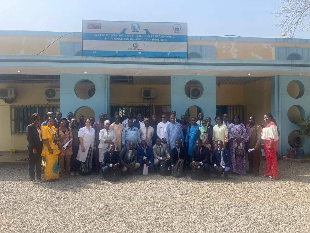 etudiantguineen's tweet photo. Resultats du concours d'assistants à la FSTS/UGANC 

Le concours de recrutement des assistants à la Faculté des Sciences et Techniques de la Santé (FSTS) de @UGANC_Guinee  s'est achevé ce vendredi.

Sur 96 candidats, 29 ont été reçus, dont 9 femmes.

#Guinee #UGANC #FSTS https://t.co/py3WExQNIf