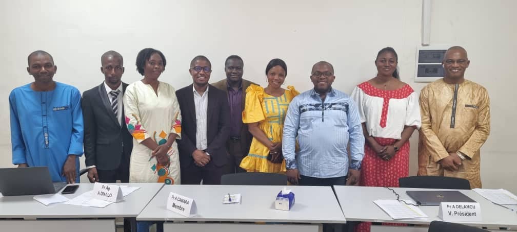 etudiantguineen's tweet photo. Resultats du concours d'assistants à la FSTS/UGANC 

Le concours de recrutement des assistants à la Faculté des Sciences et Techniques de la Santé (FSTS) de @UGANC_Guinee  s'est achevé ce vendredi.

Sur 96 candidats, 29 ont été reçus, dont 9 femmes.

#Guinee #UGANC #FSTS https://t.co/py3WExQNIf