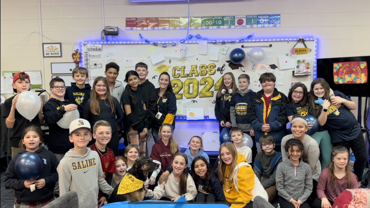 MsHarmon_'s tweet photo. You know your students have hearts of gold when they throw YOU a surprise graduation party for your masters degree. I am one lucky teacher!!!🥹💛  #sascompass #heritagelearn https://t.co/BYcZrTTg8o