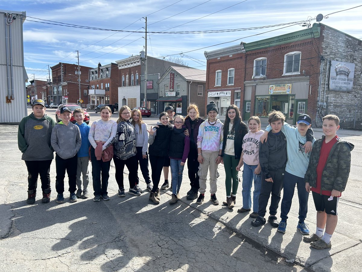 MeesonAlexa's tweet photo. Grade 5/6 spreading kindness notes around Tweed community for Random Acts of Kindness Week! 💙@alcdsb @alcdsb_cart https://t.co/TbVpMyouG7