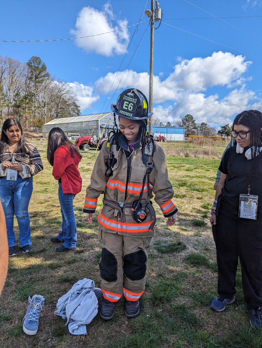 Lowe's Grove Magnet Middle School tweet media