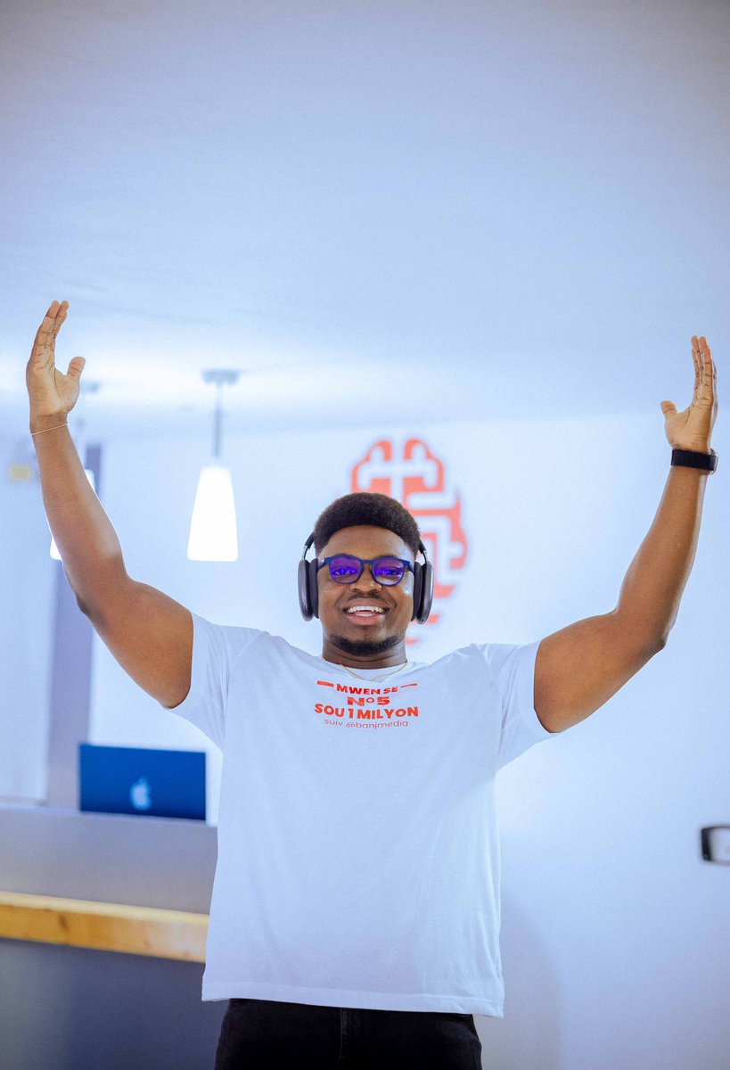 banjmedia's tweet photo. Le #5 sur 1 million de Banj Media est connu ! @dandoliver_d porte bien son #5 😉 étant grand fan du Réal Madrid et de Jude Bellingham.

Notre Cher Admin est désormais : 🫲🏽𝓑𝓮𝓵𝓵𝓲𝓓𝓪𝓷🫱🏽

E Ou Menm, Kilè Wap Pran Mayo Paw La ? 🫵🏽

#mwense1million #bellingham #5 #onyabrand https://t.co/dJvx6CoG61