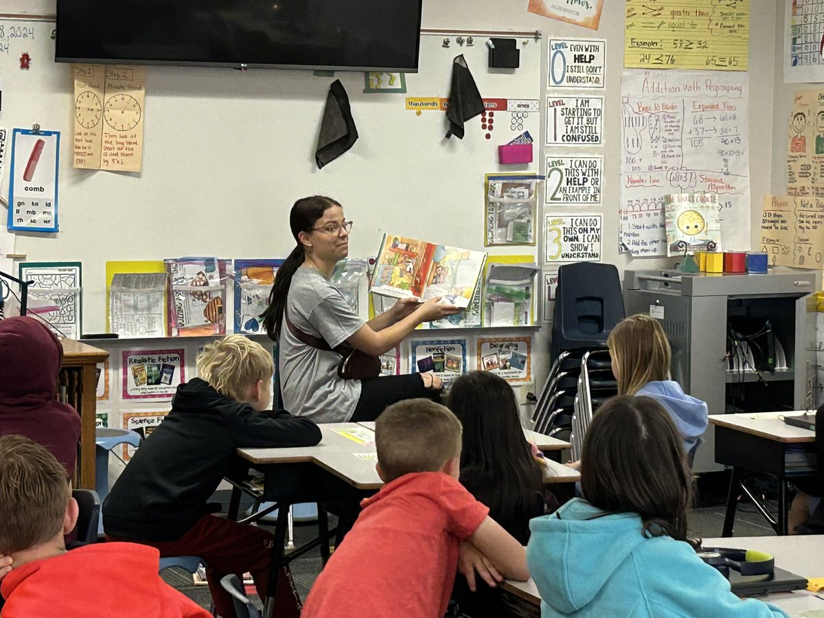 bbes_library's tweet photo. We ended #ReadAcrossAmerica week with guest readers from the LHHS Student Council! It’s been a busy week of celebrating our love of reading! 💜💛📚 https://t.co/KLAsm6XJRz