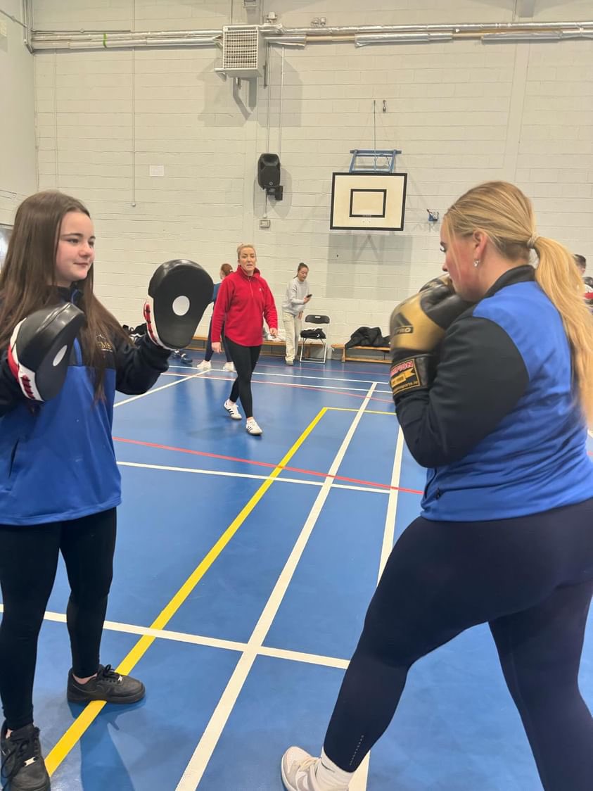 MacswineyCc's tweet image. Massive thanks to our 3 outstanding boxers, Ms. Calnan, Christina Desmond and one of our own senior cycle students, Jodie, for running boxing sessions for our students as part of Women in Sport Week. A huge inspiration &amp;amp; great Role Models for International Women’s Day💪🏼💗