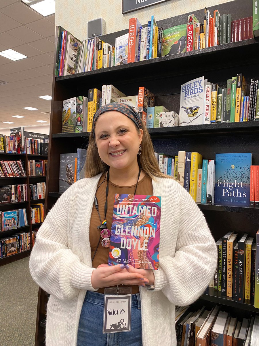 To celebrate #InternationalWomansDay here’s some of fellow female booksellers/baristas and their favorite picks you should know about!