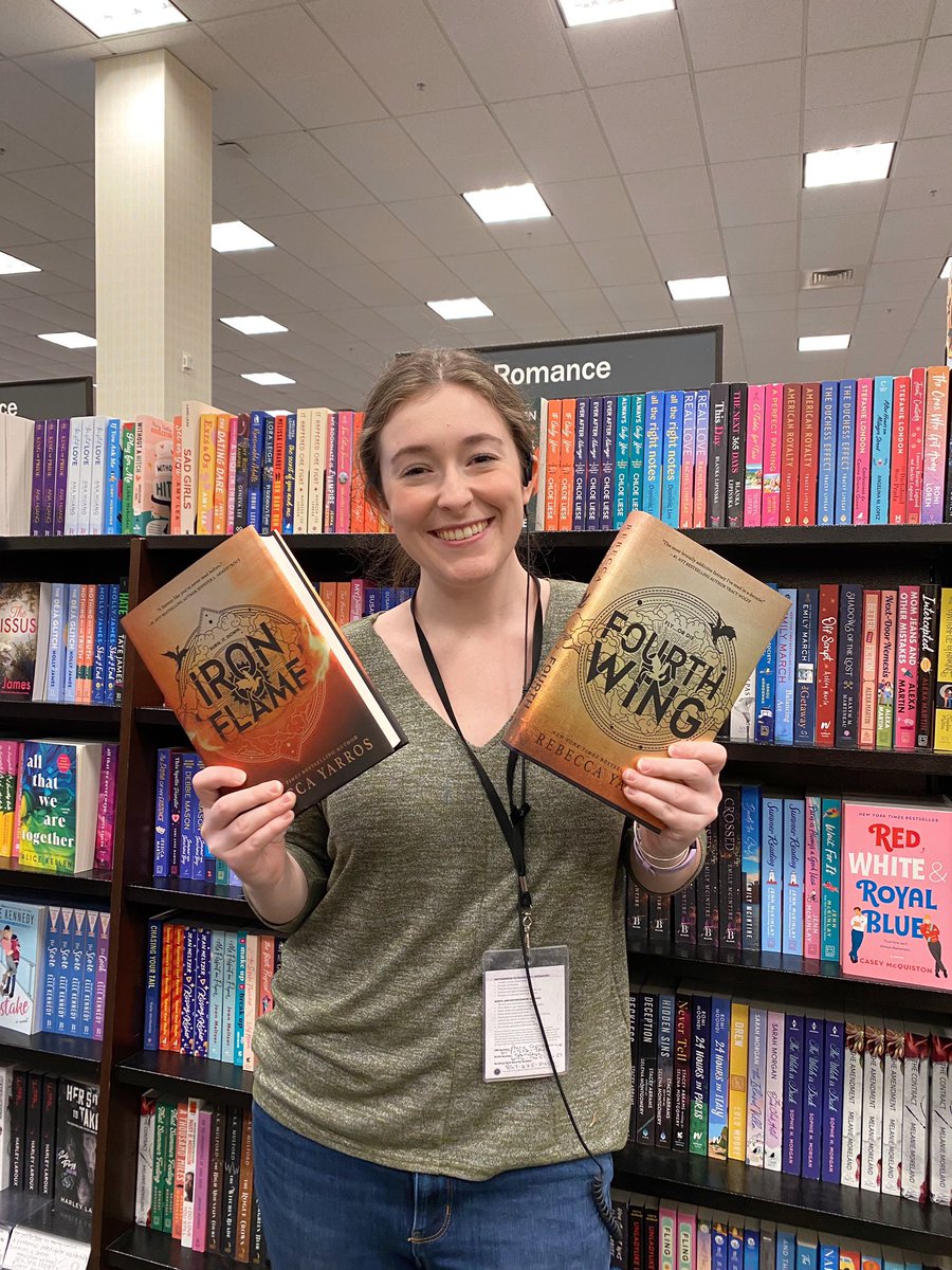 Barnes&Noble Hingham tweet media