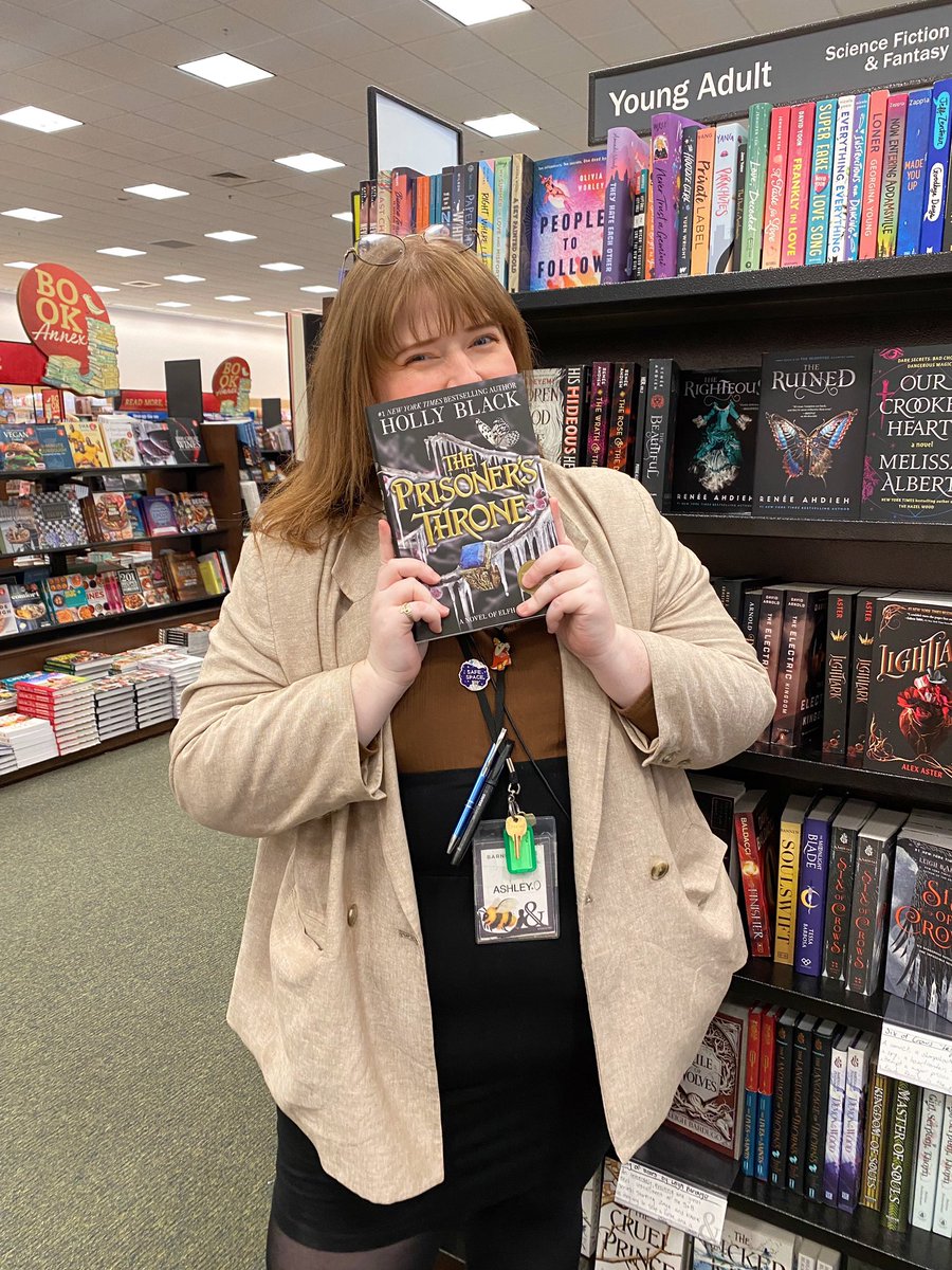 Barnes&Noble Hingham tweet media