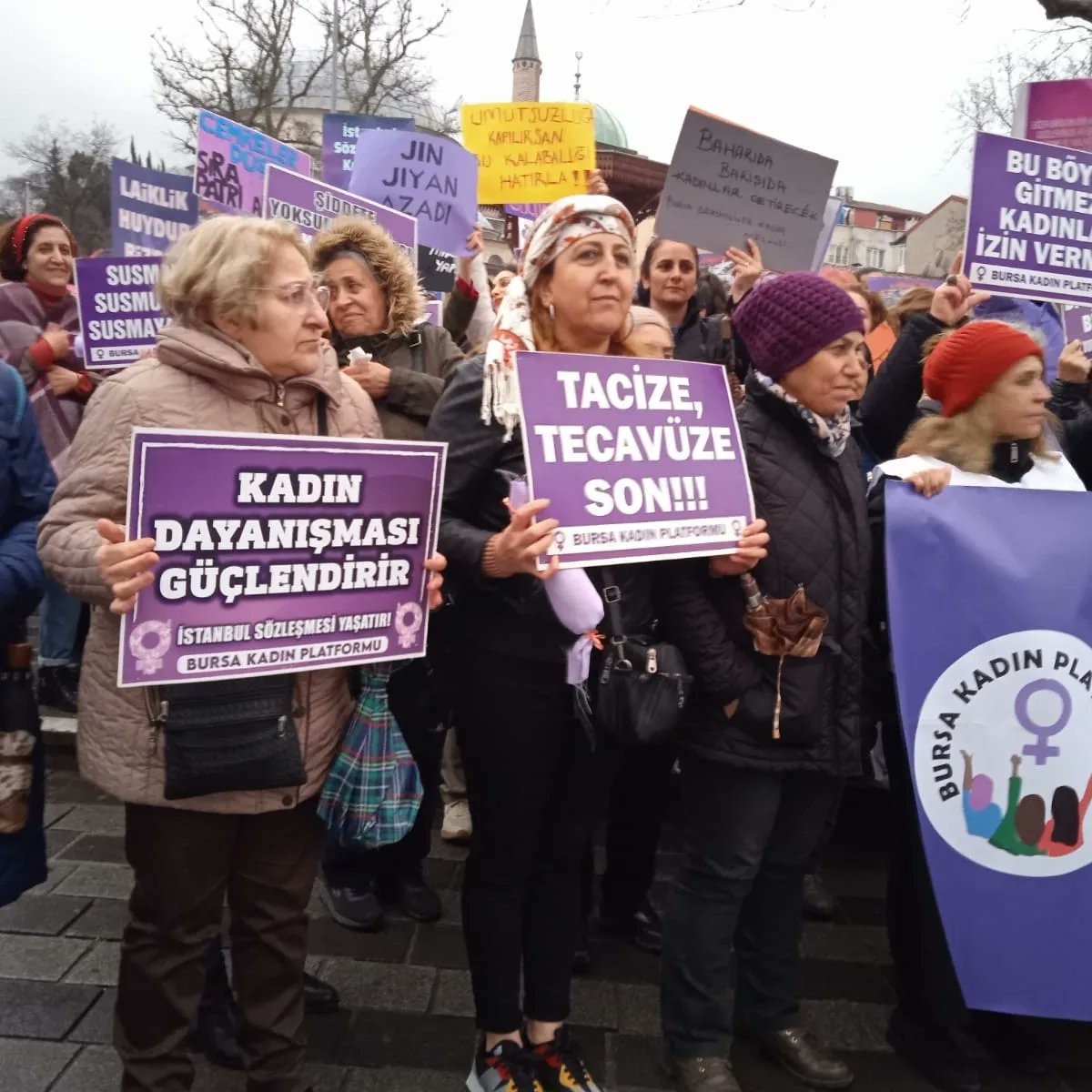 bursatip's tweet photo. Emeğimiz için, hayatlarımız için, haklarımız için mücadelemiz hiç bitmeyecek! 
Yaşasın 8 Mart!
#AlmayaGeliyoruz #8Mart #tipbursa https://t.co/t6RLPpLVqa